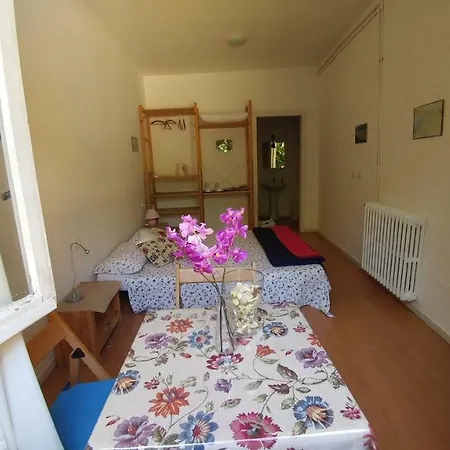 A Bed & Breakfast Como